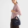 Bolso mini acolchado de Re-Nylon con lazo Bolso mini acolchado de Re-Nylon con lazo