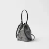 Bolso mini de satén con tachuelas de cristal Bolso mini de satén con tachuelas de cristal