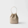 Bolso mini de satén con tachuelas de cristal Bolso mini de satén con tachuelas de cristal