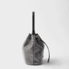 Bolso mini de satén con tachuelas de cristal Bolso mini de satén con tachuelas de cristal