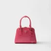 Bolso mini piramidal de piel Saffiano de Prada Bolso mini piramidal de piel Saffiano de Prada