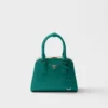 Bolso mini piramidal de piel Saffiano de Prada Bolso mini piramidal de piel Saffiano de Prada