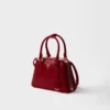Bolso mini piramidal de piel Saffiano de Prada Bolso mini piramidal de piel Saffiano de Prada