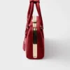 Bolso mini piramidal de piel Saffiano de Prada Bolso mini piramidal de piel Saffiano de Prada