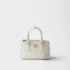 Bolso mini Prada Galleria de piel Saffiano charolada Bolso mini Prada Galleria de piel Saffiano charolada