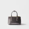 Bolso mini Prada Galleria de piel Saffiano charolada Bolso mini Prada Galleria de piel Saffiano charolada