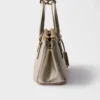 Bolso mini Prada Galleria de piel Saffiano charolada Bolso mini Prada Galleria de piel Saffiano charolada