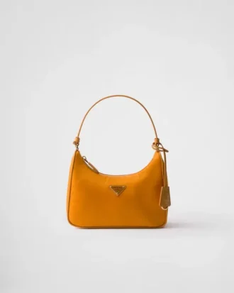 Bolso mini Prada Re-Edition 2005 de Re-Nylon y Saffiano