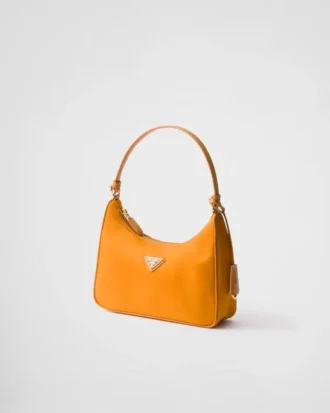 Bolso mini Prada Re-Edition 2005 de Re-Nylon y Saffiano