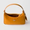 Bolso mini Prada Re-Edition 2005 de Re-Nylon y Saffiano Bolso mini Prada Re-Edition 2005 de Re-Nylon y Saffiano