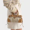 Bolso pequeño Bonnie de Prada en lino y cuero Bolso pequeño Bonnie de Prada en lino y cuero