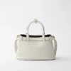 Bolso pequeño de cuero con hebilla y doble correa de Prada Bolso pequeño de cuero con hebilla y doble correa de Prada