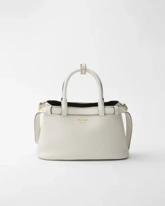 Bolso pequeño de cuero con hebilla y doble correa de Prada