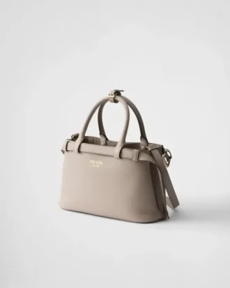 Bolso pequeño de cuero con hebilla y doble correa de Prada