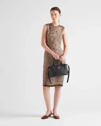 Bolso pequeño de cuero con hebilla y doble correa de Prada