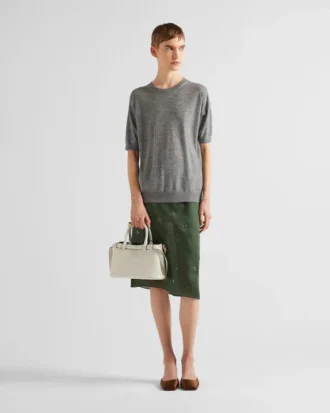 Bolso pequeño de cuero con hebilla y doble correa de Prada