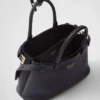 Bolso pequeño de cuero con hebilla y doble correa de Prada Bolso pequeño de cuero con hebilla y doble correa de Prada