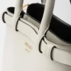 Bolso pequeño de cuero con hebilla y doble correa de Prada Bolso pequeño de cuero con hebilla y doble correa de Prada