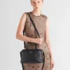 Bolso pequeño de cuero con hebilla y doble correa de Prada Bolso pequeño de cuero con hebilla y doble correa de Prada