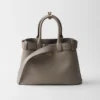 Bolso pequeño de piel con hebilla y correa de Prada Bolso pequeño de piel con hebilla y correa de Prada