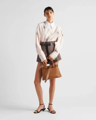 Bolso pequeño de piel con hebilla y correa de Prada