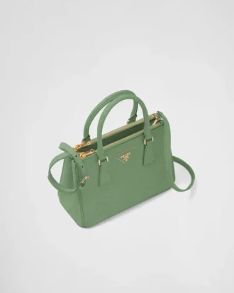 Bolso pequeño de piel de avestruz Prada Galleria