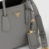 Bolso pequeño doble de piel Saffiano de Prada Double Bolso pequeño doble de piel Saffiano de Prada Double