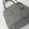 Bolso pequeño doble de piel Saffiano de Prada Double Bolso pequeño doble de piel Saffiano de Prada Double