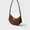 Bolso pequeño Prada Arqua de piel de nubuck Bolso pequeño Prada Arqua de piel de nubuck