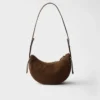 Bolso pequeño Prada Arqua de piel de nubuck Bolso pequeño Prada Arqua de piel de nubuck