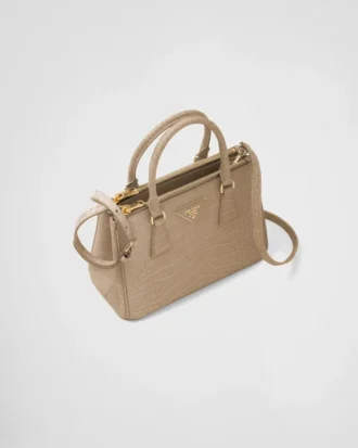 Bolso pequeño Prada Galleria de piel de cocodrilo Bolso pequeño Prada Galleria de piel de cocodrilo
