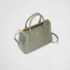 Bolso pequeño Prada Galleria de piel de cocodrilo Bolso pequeño Prada Galleria de piel de cocodrilo