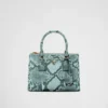 Bolso pequeño Prada Galleria de piel de pitón Bolso pequeño Prada Galleria de piel de pitón