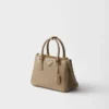 Bolso pequeño Prada Galleria de piel Saffiano charolada Bolso pequeño Prada Galleria de piel Saffiano charolada