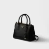 Bolso pequeño Prada Galleria de piel Saffiano charolada Bolso pequeño Prada Galleria de piel Saffiano charolada