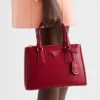Bolso pequeño Prada Galleria de piel Saffiano charolada Bolso pequeño Prada Galleria de piel Saffiano charolada