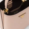 Bolso pequeño Prada Panier de piel Saffiano