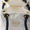 Bolso pequeño tipo cubo Prada Mariner Re-Nylon Bolso pequeño tipo cubo Prada Mariner Re-Nylon