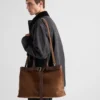 Bolso Prada Buckle de gamuza con cinturón Bolso Prada Buckle de gamuza con cinturón