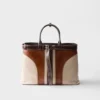 Bolso Prada de cuero envejecido con hebilla y cinturón Bolso Prada de cuero envejecido con hebilla y cinturón