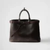 Bolso Prada de piel napa con hebilla y cinturón Bolso Prada de piel napa con hebilla y cinturón
