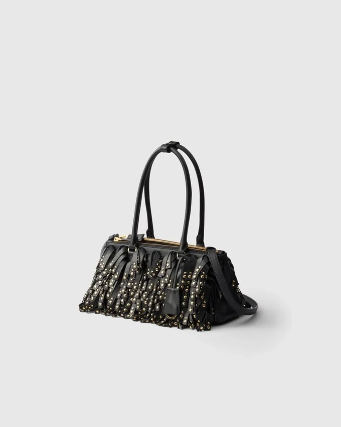 Bolso Prada Galleria mediano de piel napa con flecos y tachuelas Bolso Prada Galleria mediano de piel napa con flecos y tachuelas
