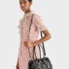 Bolso Prada Galleria mediano de piel napa con flecos y tachuelas Bolso Prada Galleria mediano de piel napa con flecos y tachuelas