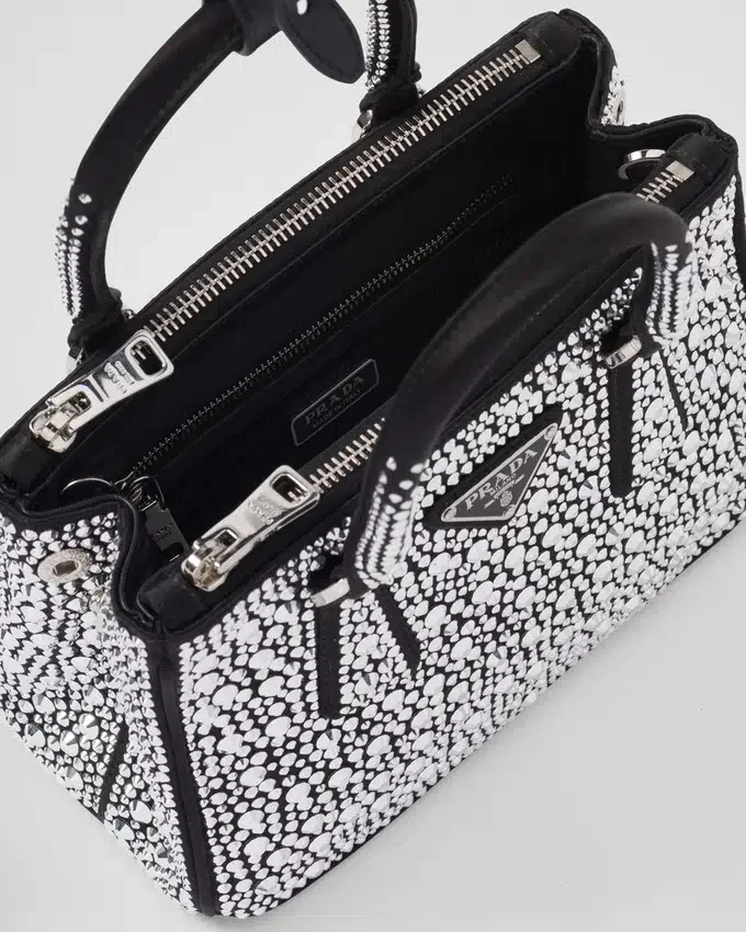 Bolso Prada Galleria Mini de satén con cristales Bolso Prada Galleria Mini de satén con cristales