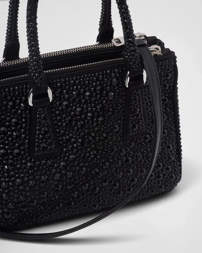 Bolso Prada Galleria Mini de satén con cristales Bolso Prada Galleria Mini de satén con cristales