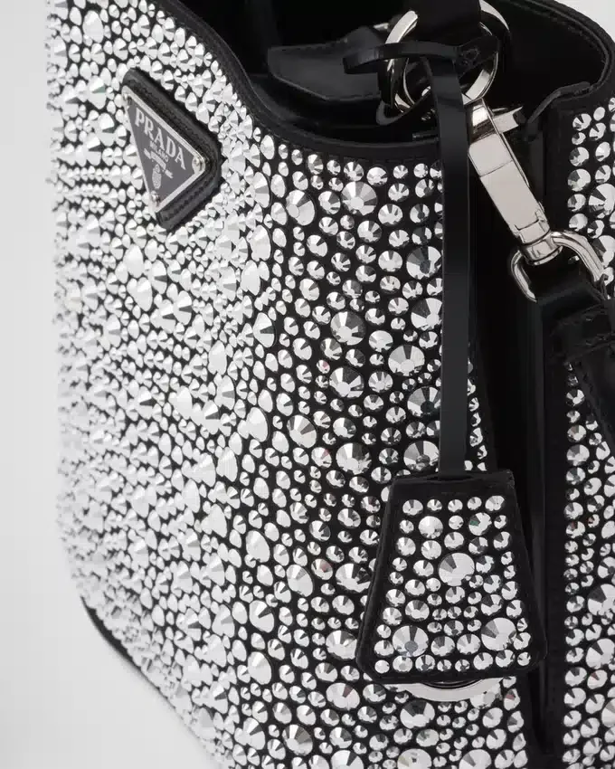 Bolso Prada Panier de satén con cristales Bolso Prada Panier de satén con cristales