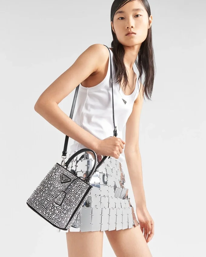 Bolso Prada Panier de satén con cristales Bolso Prada Panier de satén con cristales
