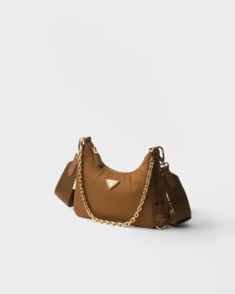 Bolso Prada Re-Edition 2005 de Re-Nylon y piel Saffiano con charm