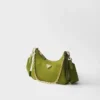 Bolso Prada Re-Edition 2005 de Re-Nylon y piel Saffiano con charm
