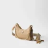 Bolso Prada Re-Edition 2005 de Re-Nylon y piel Saffiano con charm